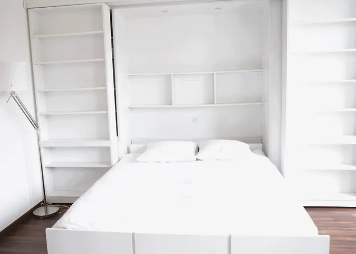 Sunny & Cozy Studio With Shared Swimming Pool